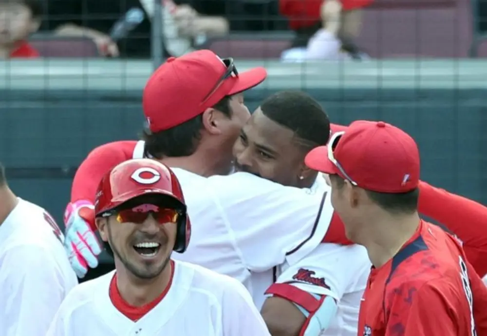 新井監督とモンテロの抱擁