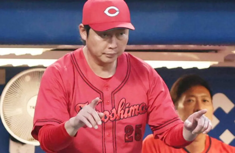 新井カープエラーで自滅